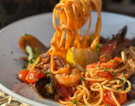 Menu55 - Linguine s mořskými plody na bilém víně