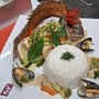 Menu55 - Kousky smažených ryb a mořských plodu s thajskou omáčkou a rýží basmati